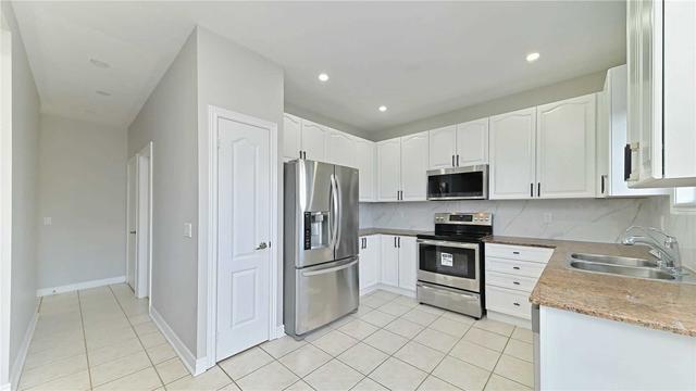 57 Thorndale Rd, House detached with 4 bedrooms, 4 bathrooms and 6 parking in Brampton ON | Image 2