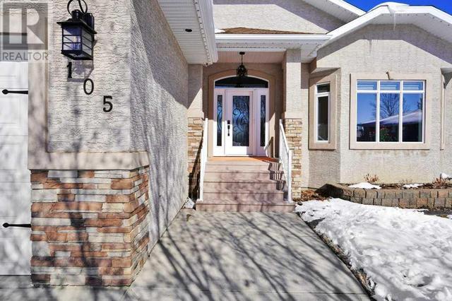 105 Park Meadows Place, House detached with 3 bedrooms, 2 bathrooms and 6 parking in Olds AB | Image 2