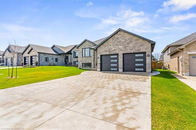 10 Lakefield Dr, House detached with 4 bedrooms, 3 bathrooms and 6 parking in Kincardine ON | Image 42
