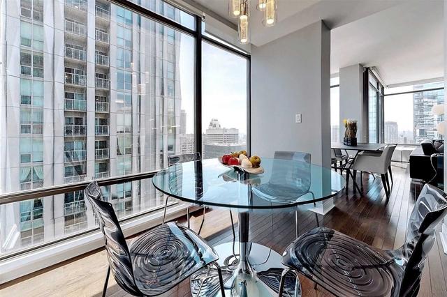 2603 - 18 Yorkville Ave, Condo with 2 bedrooms, 2 bathrooms and 2 parking in Toronto ON | Image 4