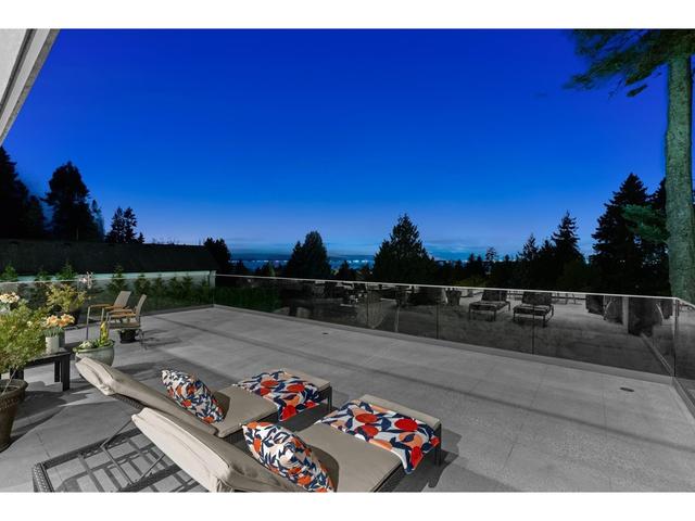 2729 Crescent Drive, House detached with 5 bedrooms, 7 bathrooms and 8 parking in Surrey BC | Image 7