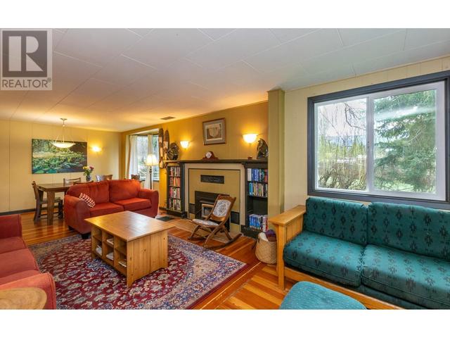 841 Foothill Road Sw, House detached with 3 bedrooms, 2 bathrooms and 2 parking in Salmon Arm BC | Image 16