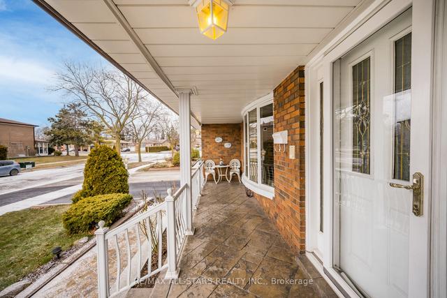 98 Sonmore Dr, House detached with 3 bedrooms, 2 bathrooms and 4 parking in Toronto ON | Image 23