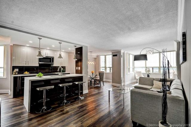 1704 - 10 Malta Ave, Condo with 3 bedrooms, 2 bathrooms and 1 parking in Brampton ON | Image 5