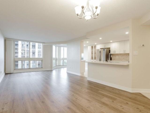 906 - 10 Kenneth Ave, Condo with 2 bedrooms, 2 bathrooms and 1 parking in Toronto ON | Image 7