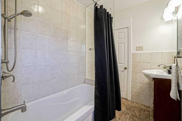 15 Homeview Ave, House detached with 2 bedrooms, 1 bathrooms and 1 parking in Toronto ON | Image 9