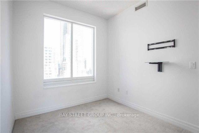 1505 - 35 Balmuto St, Condo with 2 bedrooms, 2 bathrooms and 1 parking in Toronto ON | Image 13