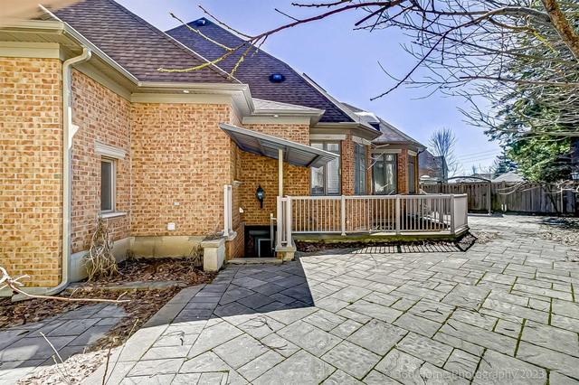 5 Long Hill Dr, House detached with 5 bedrooms, 7 bathrooms and 9 parking in Richmond Hill ON | Image 18