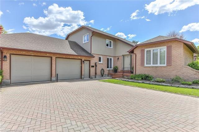 30 Anne Street E, House detached with 3 bedrooms, 3 bathrooms and 8 parking in Aylmer ON | Image 2