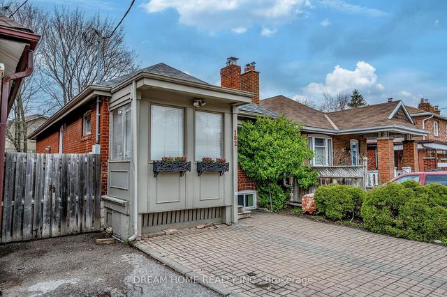 182 Lawrence Ave W, House detached with 2 bedrooms, 2 bathrooms and 1 parking in Toronto ON | Image 12