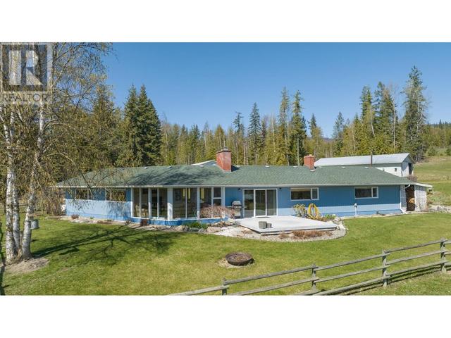 6197 Line 17 Road, House detached with 3 bedrooms, 2 bathrooms and 20 parking in Columbia Shuswap F BC | Image 12