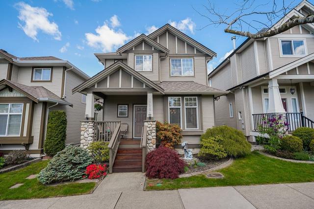 18981 71a Avenue, House detached with 4 bedrooms, 4 bathrooms and 3 parking in Surrey BC | Card Image