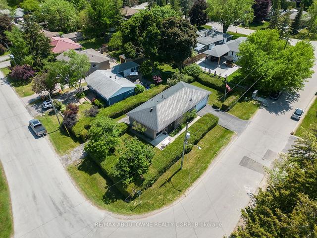 1284 Warwick Ave, House detached with 3 bedrooms, 2 bathrooms and 4 parking in Oakville ON | Image 12