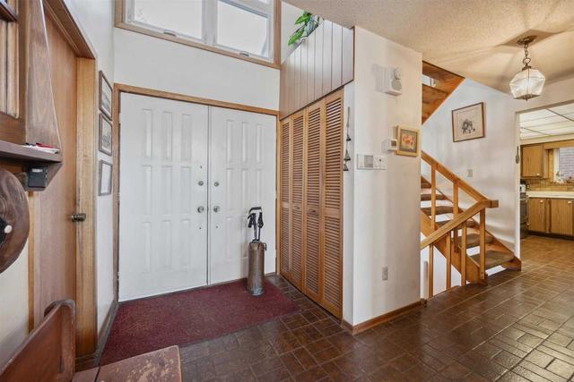 1428 Highbush Tr, House detached with 3 bedrooms, 3 bathrooms and 5 parking in Pickering ON | Image 2