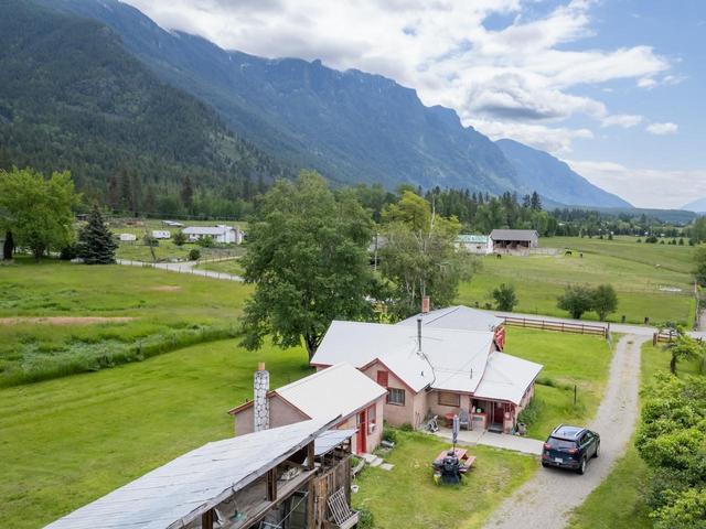 4512 48th Street, House detached with 2 bedrooms, 1 bathrooms and 6 parking in Central Kootenay B BC | Image 20