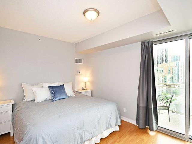 804 - 5101 Dundas St W, Condo with 2 bedrooms, 2 bathrooms and 1 parking in Toronto ON | Image 2
