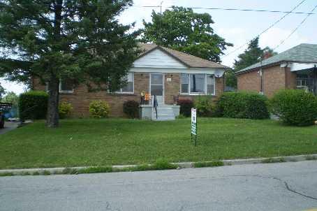 86 Wyndale Dr, House detached with 3 bedrooms, 1 bathrooms and 2 parking in Toronto ON | Image 1