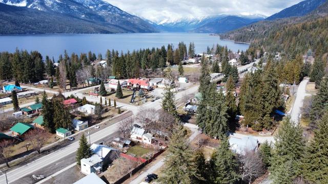 318 Lake Avenue, House detached with 2 bedrooms, 1 bathrooms and null parking in Silverton BC | Image 43