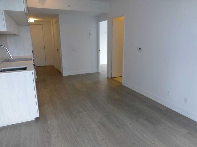 3711 - 181 Dundas St E, Condo with 2 bedrooms, 1 bathrooms and 0 parking in Toronto ON | Image 3