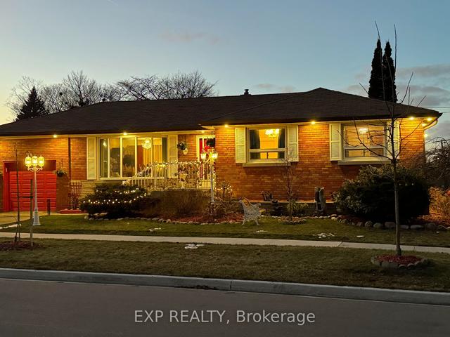 26 Brewton Rd, House detached with 3 bedrooms, 2 bathrooms and 2 parking in Toronto ON | Image 1
