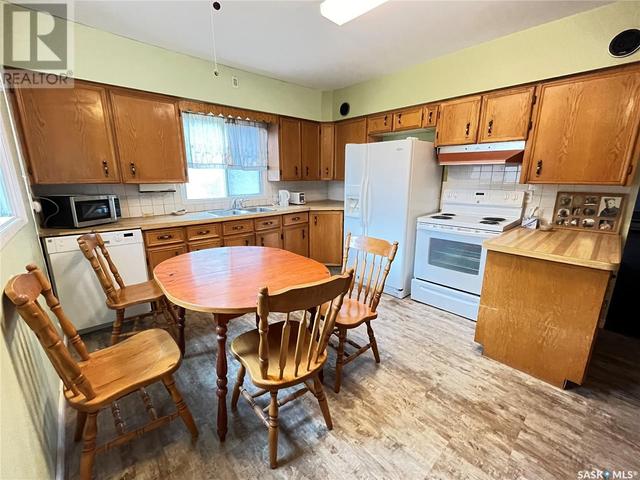 406 Sidney Street, House detached with 2 bedrooms, 1 bathrooms and null parking in Maple Creek SK | Image 12