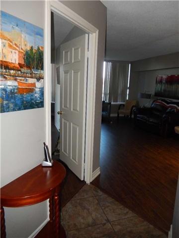 212 - 1001 Cedarglen Gate, Condo with 2 bedrooms, 2 bathrooms and 1 parking in Mississauga ON | Image 2