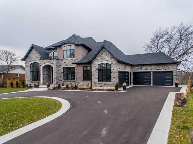 90 Riverview Blvd, House detached with 5 bedrooms, 7 bathrooms and 28 parking in St. Catharines ON | Image 1