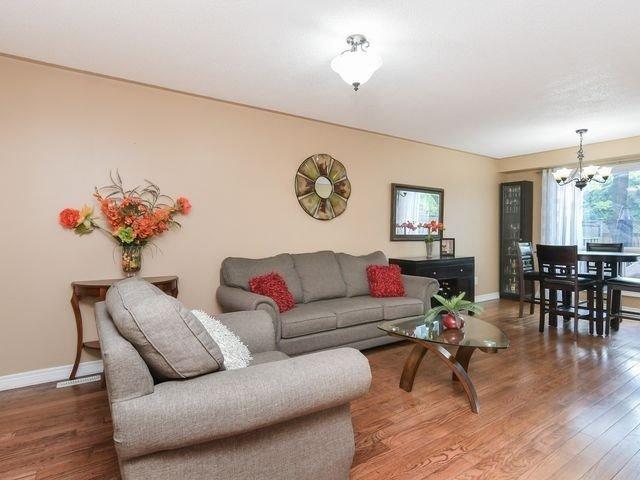 24 Lancewood Cres, Townhouse with 3 bedrooms, 4 bathrooms and 1 parking in Brampton ON | Image 7