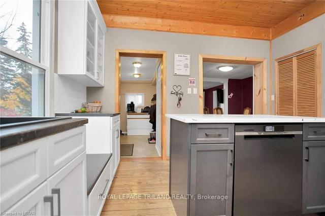 263 King St, House detached with 3 bedrooms, 2 bathrooms and 4 parking in Southwest Middlesex ON | Image 6