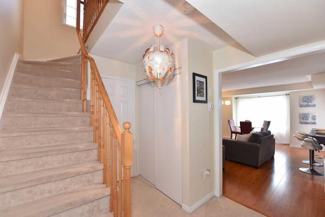172 Kingston Rd W, Townhouse with 2 bedrooms, 2 bathrooms and 1 parking in Ajax ON | Image 4