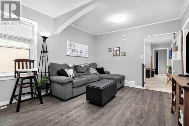 1012 Elm Street Se, House detached with 3 bedrooms, 1 bathrooms and 2 parking in Medicine Hat AB | Image 5