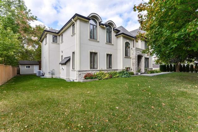 425 Rebecca St, House detached with 4 bedrooms, 5 bathrooms and 9 parking in Oakville ON | Image 1