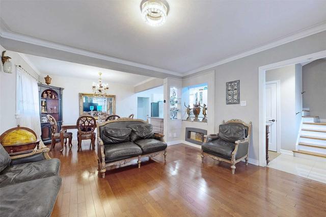 46 Centre St E, House detached with 3 bedrooms, 2 bathrooms and 4 parking in Richmond Hill ON | Image 32