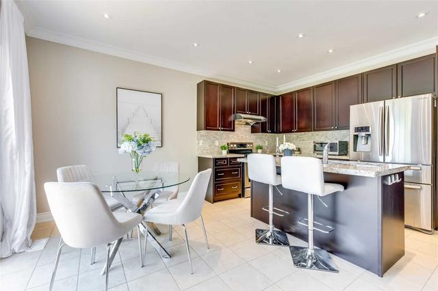705 Emily Grve, House detached with 4 bedrooms, 4 bathrooms and 6 parking in Newmarket ON | Image 6