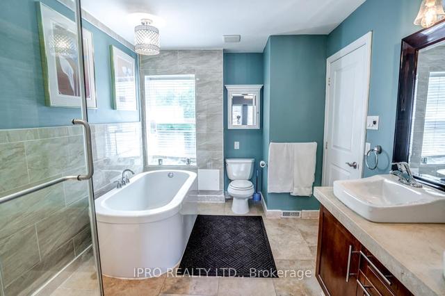 1531 Queen St E, House semidetached with 3 bedrooms, 4 bathrooms and 0 parking in Toronto ON | Image 17
