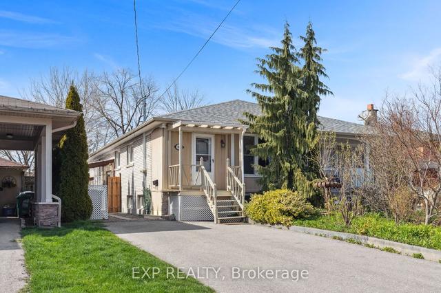 911 Fourth St, House semidetached with 3 bedrooms, 2 bathrooms and 4 parking in Mississauga ON | Image 1