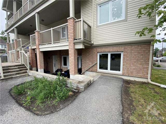 b - 260 Espresso Private, Condo with 2 bedrooms, 1 bathrooms and 1 parking in Ottawa ON | Image 2