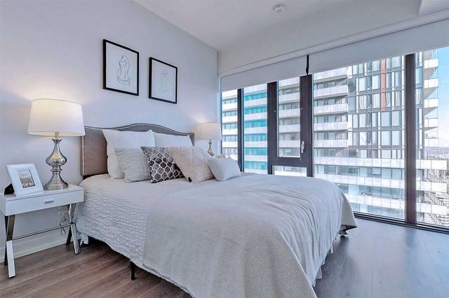 3309 - 161 Roehampton Ave, Condo with 2 bedrooms, 2 bathrooms and 0 parking in Toronto ON | Image 2