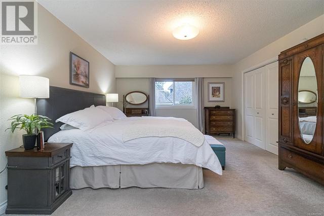 202 - 2340 Oak Bay Ave, Condo with 3 bedrooms, 2 bathrooms and 1 parking in Oak Bay BC | Image 19