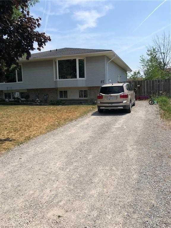 27 Manley Cres, House semidetached with 2 bedrooms, 2 bathrooms and 6 parking in Thorold ON | Image 1