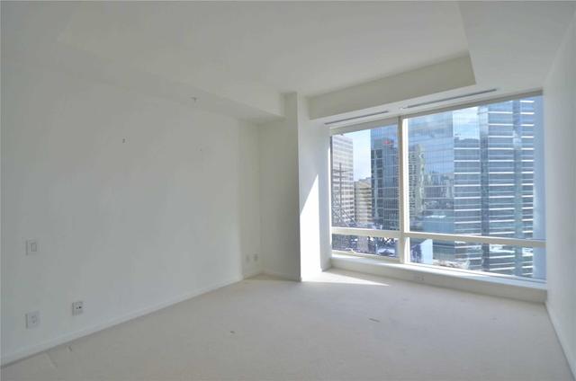 2001 - 180 University Ave, Condo with 2 bedrooms, 3 bathrooms and 1 parking in Toronto ON | Image 18