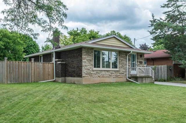 216 Nugent Dr, House detached with 3 bedrooms, 2 bathrooms and 6 parking in Hamilton ON | Image 2