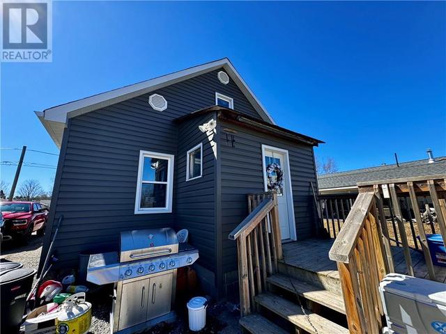 650 Elizabeth, House detached with 3 bedrooms, 2 bathrooms and null parking in Espanola ON | Image 2