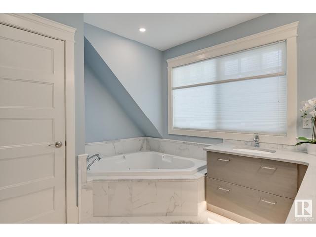 11313 127 St Nw, House detached with 4 bedrooms, 4 bathrooms and 4 parking in Edmonton AB | Image 33