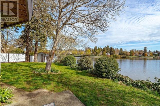 943 Forshaw Rd, House detached with 3 bedrooms, 3 bathrooms and 6 parking in Esquimalt BC | Image 43