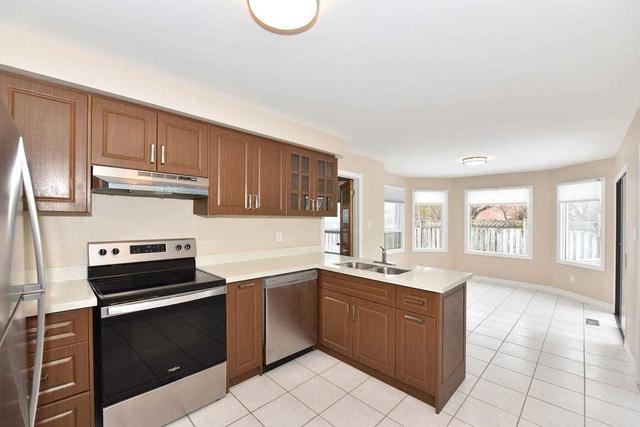 526 Grove St E, House detached with 4 bedrooms, 4 bathrooms and 6 parking in Barrie ON | Image 4