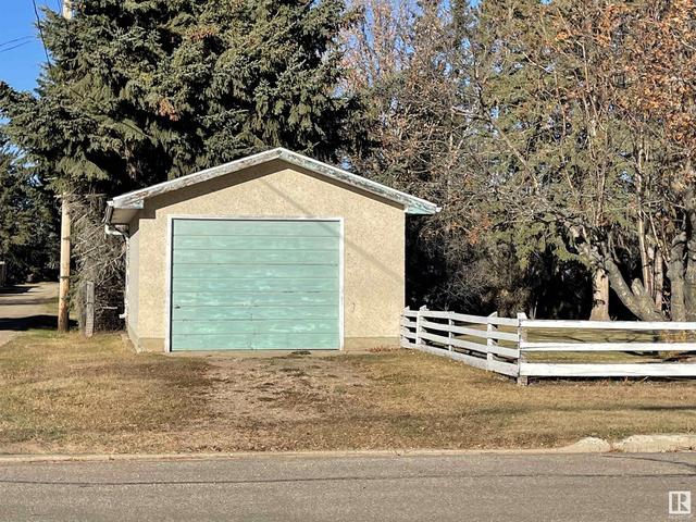 902 1 St, House detached with 2 bedrooms, 2 bathrooms and null parking in Thorhild County AB | Image 14