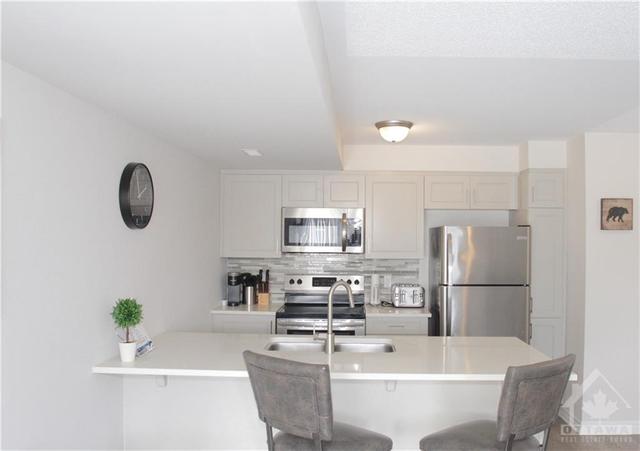 169 Walleye Private, House attached with 2 bedrooms, 3 bathrooms and 2 parking in Ottawa ON | Image 3