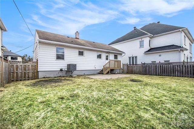 1891 Kingsdale Avenue, House detached with 4 bedrooms, 2 bathrooms and 2 parking in Ottawa ON | Image 21