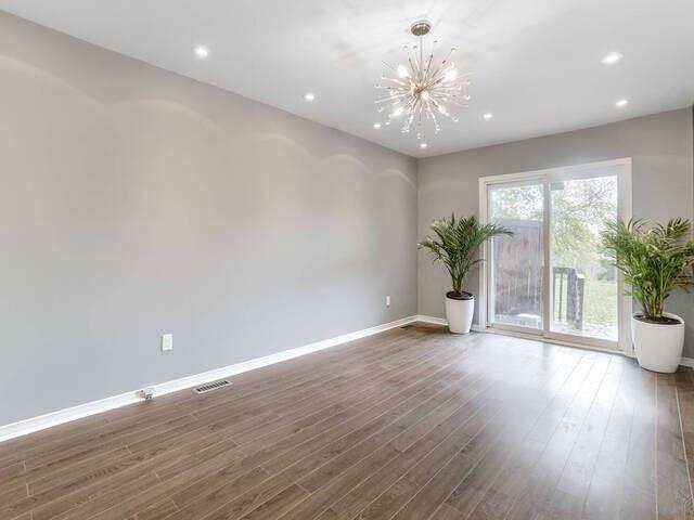 882 Robson St, House attached with 2 bedrooms, 2 bathrooms and 5 parking in Oshawa ON | Image 3